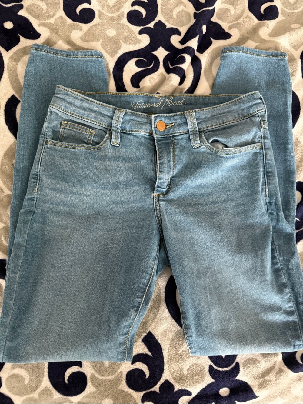 Universal Thread Women's Light Blue Skinny Jeans